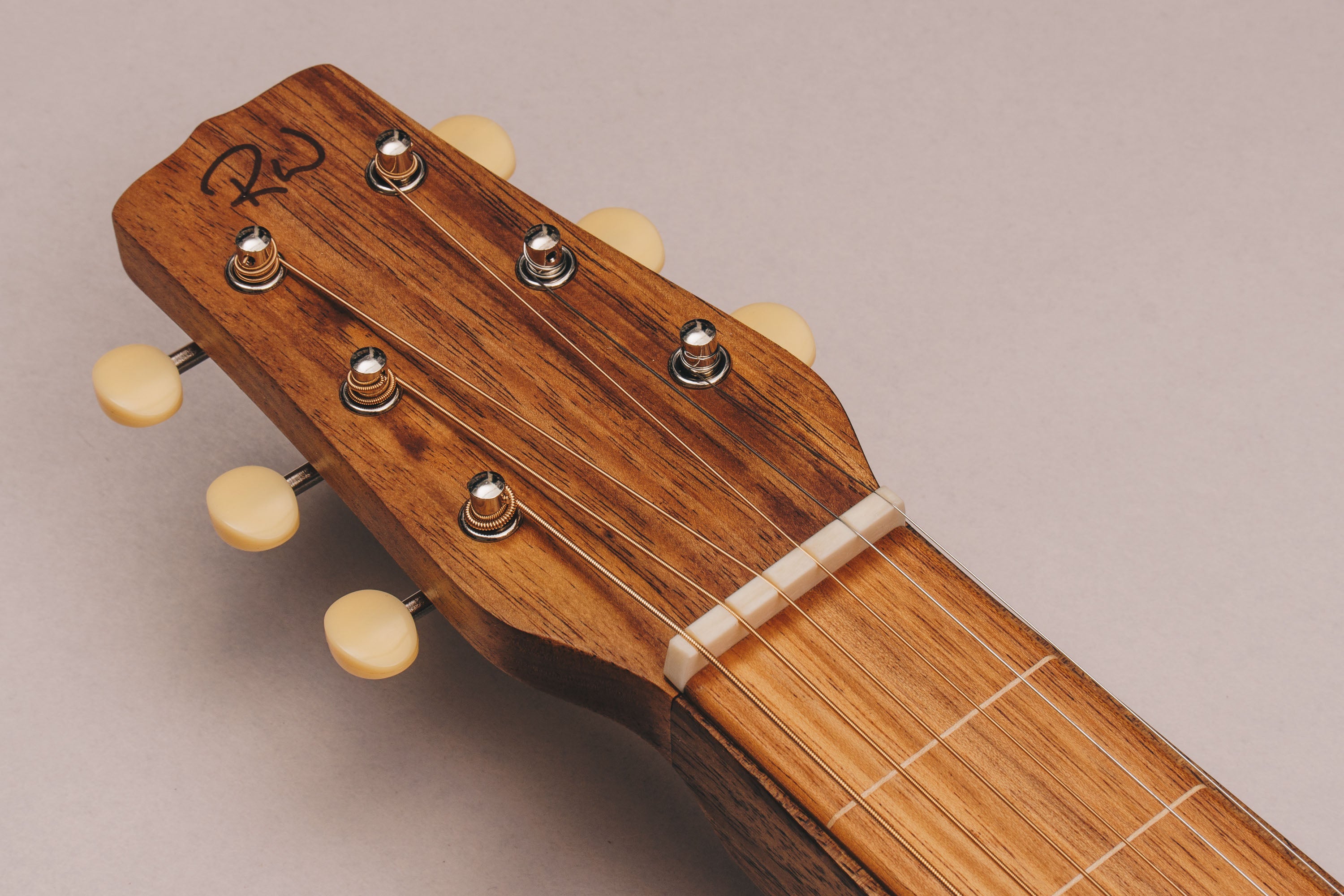 Style 1 Weissenborn Guitar Weissenborn Acoustic Lap Steel Slide Guitar by master luthier Richard Wilson. Handcrafted in Australia. Serial no. RW2255-385.