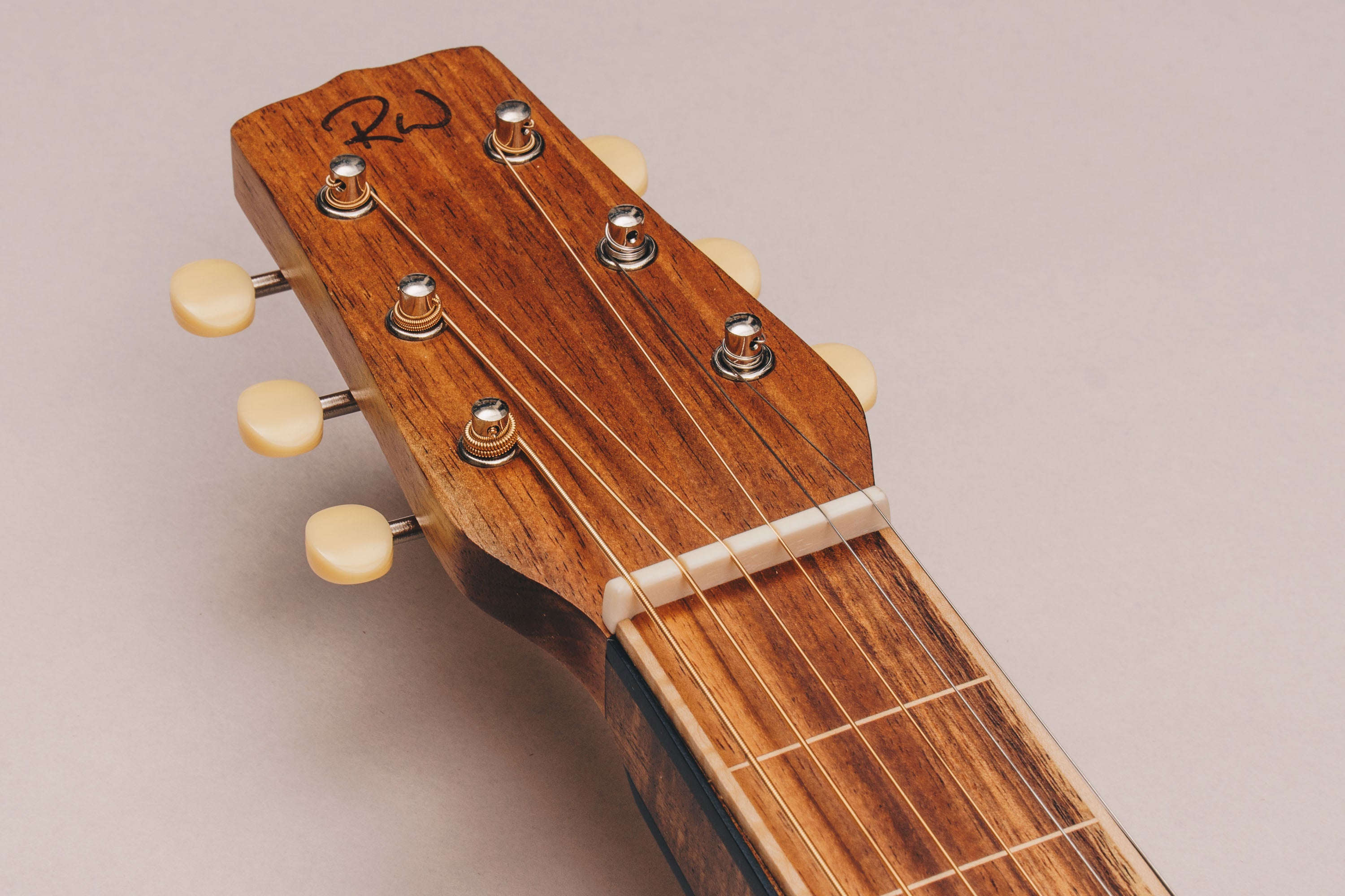 Style 2 Weissenborn Guitar Weissenborn Acoustic Lap Steel Slide Guitar by master luthier Richard Wilson. Handcrafted in Australia. Serial no. RW2243-373.
