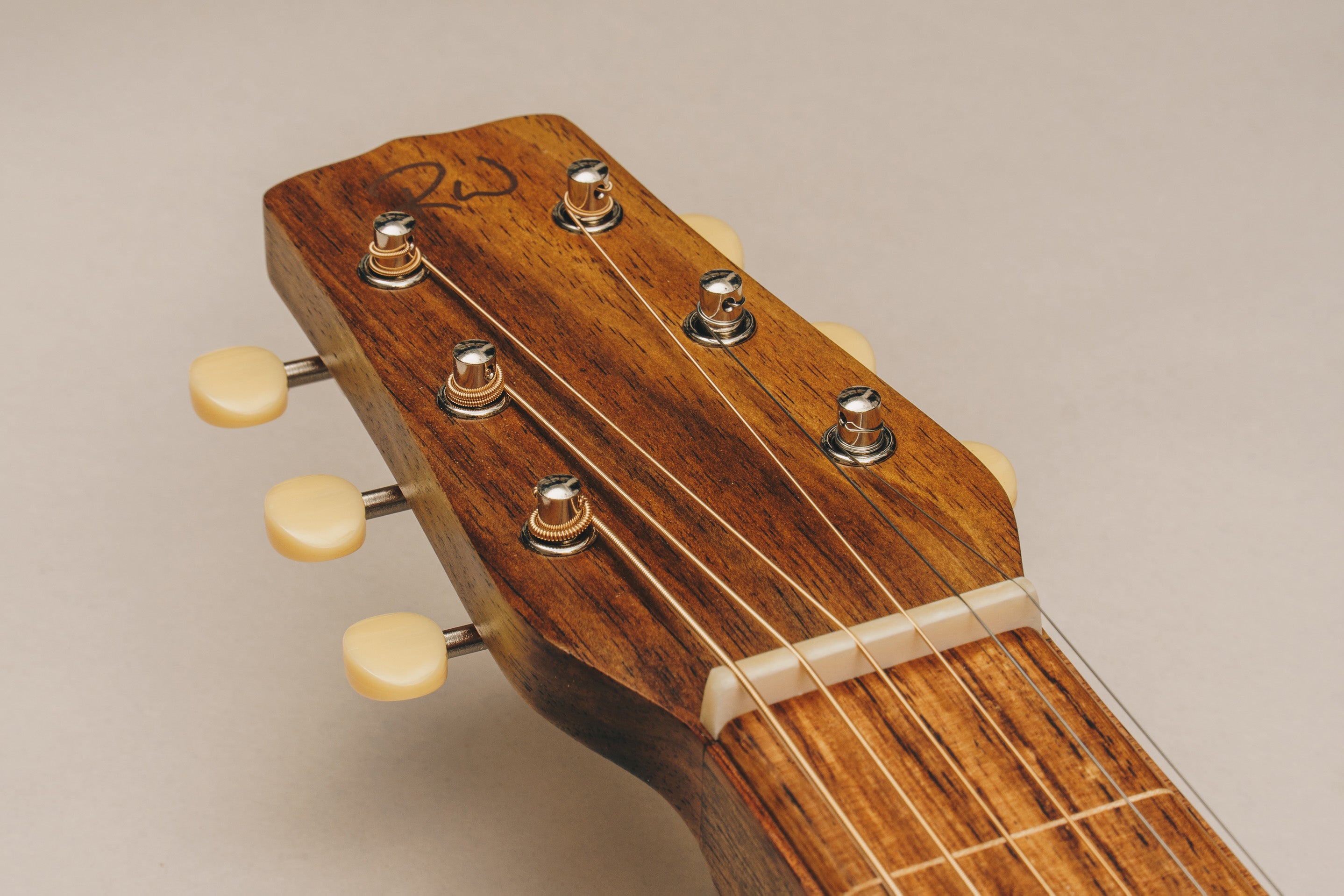Style 1 Weissenborn Guitar Weissenborn Acoustic Lap Steel Slide Guitar by master luthier Richard Wilson. Handcrafted in Australia. Serial no. RW2301-391.